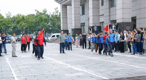 歡度中秋喜迎國慶 宜化集團(tuán)與宜昌市發(fā)改委共同舉辦趣味運(yùn)動(dòng)會(圖1)