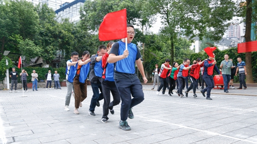 歡度中秋喜迎國慶 宜化集團(tuán)與宜昌市發(fā)改委共同舉辦趣味運(yùn)動(dòng)會(圖2)