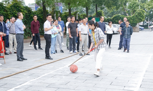 歡度中秋喜迎國慶 宜化集團(tuán)與宜昌市發(fā)改委共同舉辦趣味運(yùn)動(dòng)會(圖4)