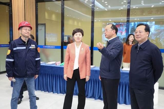 烏海市委副書(shū)記、市長(zhǎng)崔景英一行到宜化集團(tuán)調(diào)研